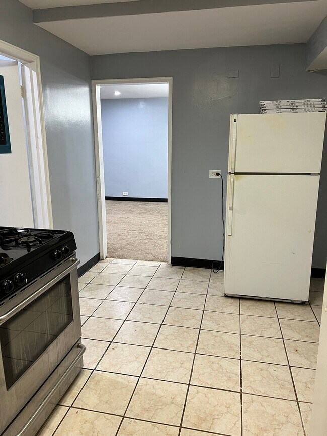 Building Photo - 6043 N Mozart St