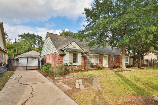 Building Photo - 12910 Queensbury Ln