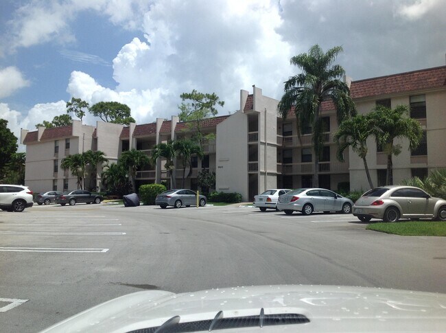 Building Photo - 8411 Forest Hills Dr