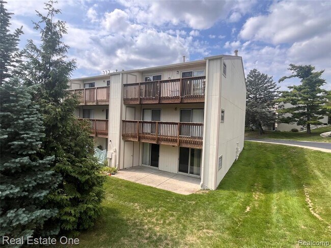 Foto del edificio - 1653 Riverside Dr