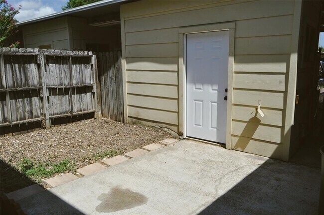 Building Photo - 3840 Laura Leigh Dr