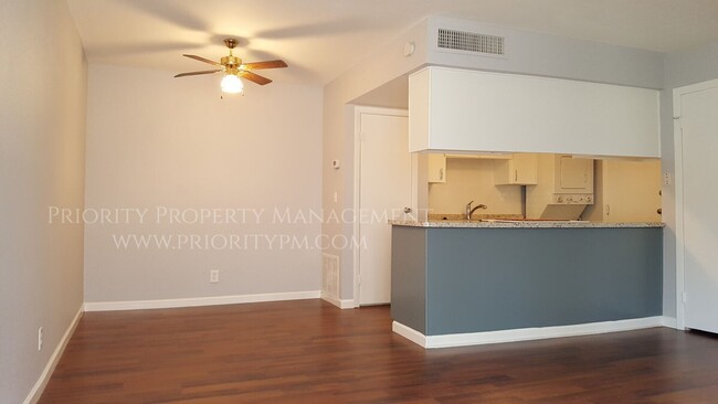 Foto del edificio - Beautiful Condo ~ Close to UNLV~ 2 Bed/1 B...