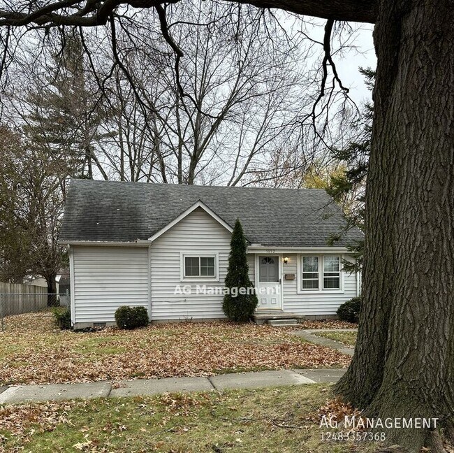 Building Photo - 5852 Beech Daly Rd - Great 3Bed/2Bath Tayl...