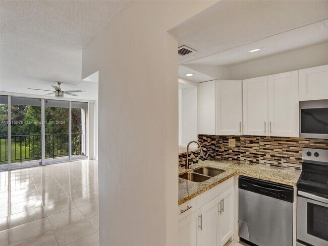 Foto del edificio - 9210 Fontainebleau Blvd