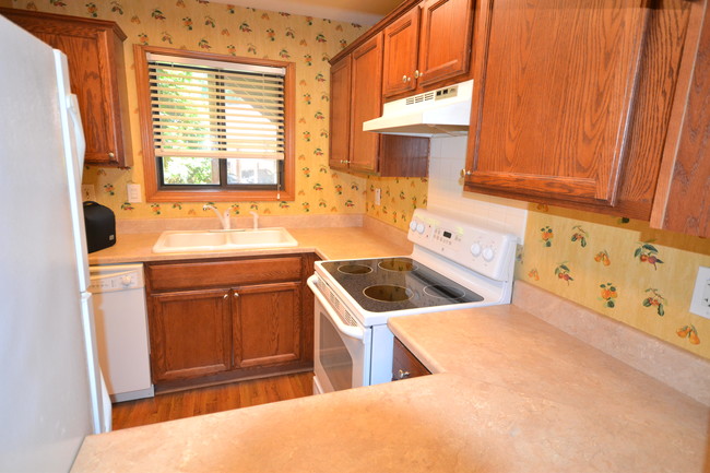 Building Photo - Willow Bend-Ground floor Condo.
