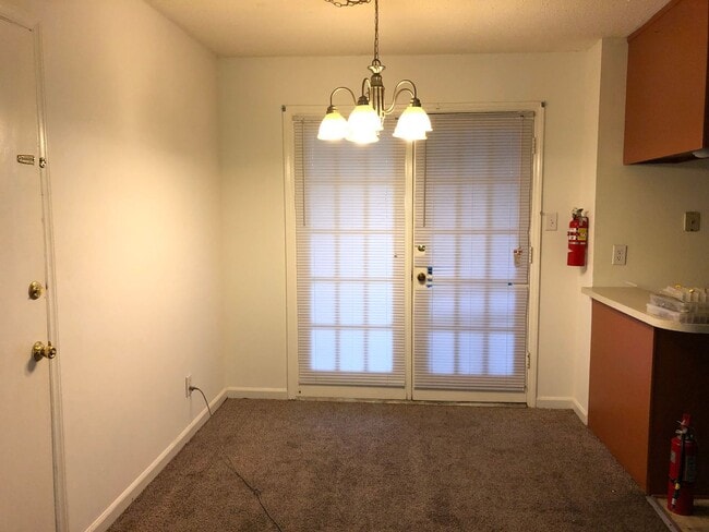 Building Photo - Carriage Hill Apartments