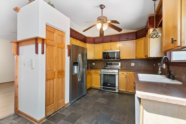 Foto del edificio - 729 Creek Bend Ln