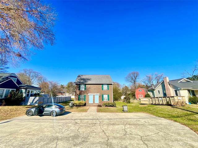 Building Photo - 608 Bethpage Rd