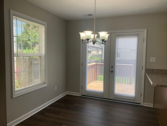 Building Photo - Move in Special 1/2 off January rent 2 Story Home     250730