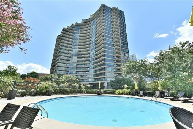 Foto del edificio - 700 Park Regency Pl NE