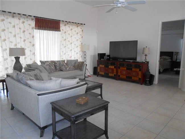 Foto del edificio - 23404 Peachland Blvd