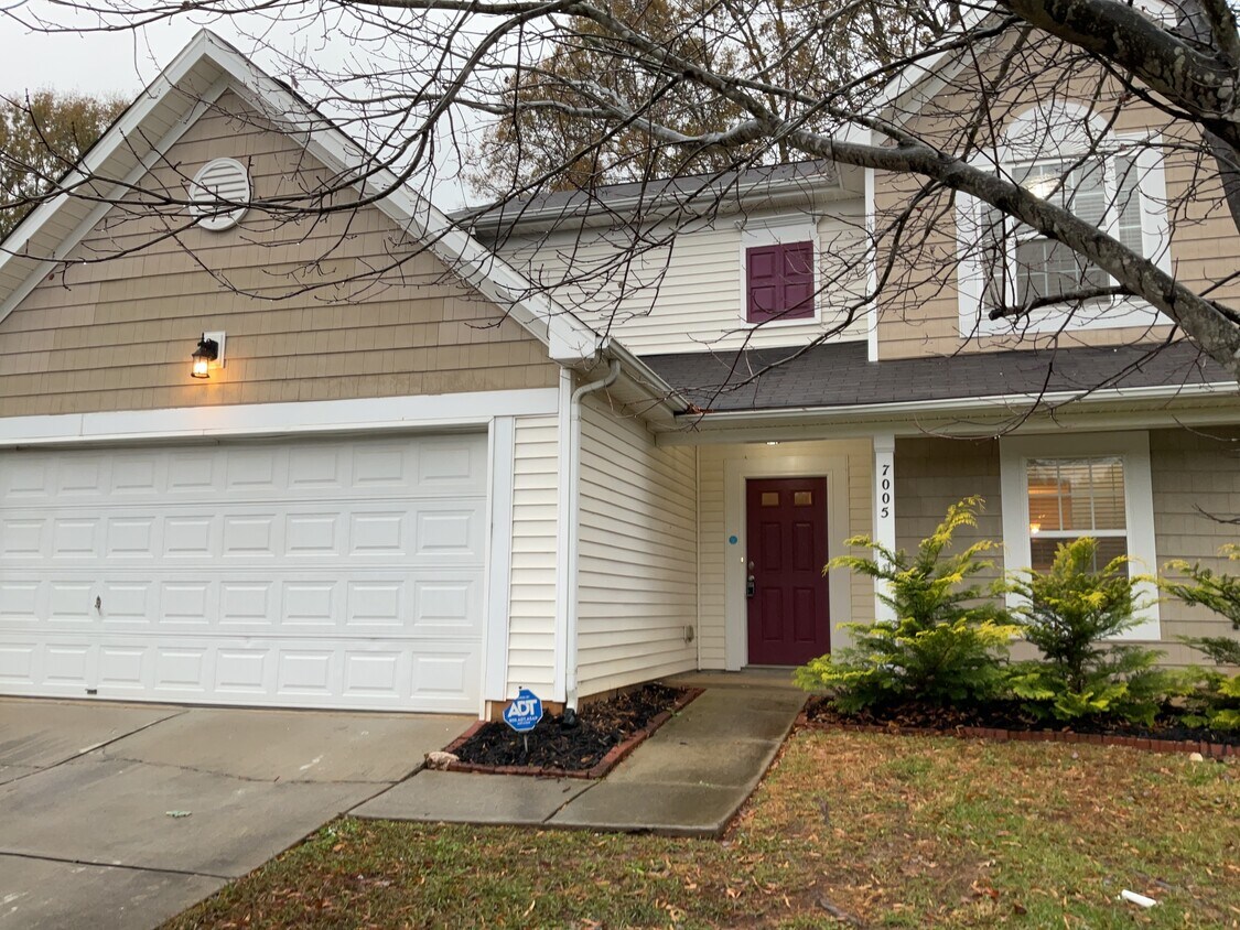 Foto principal - 7005 Sunman Rd