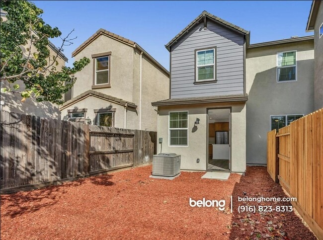 Building Photo - 305 Cinema St