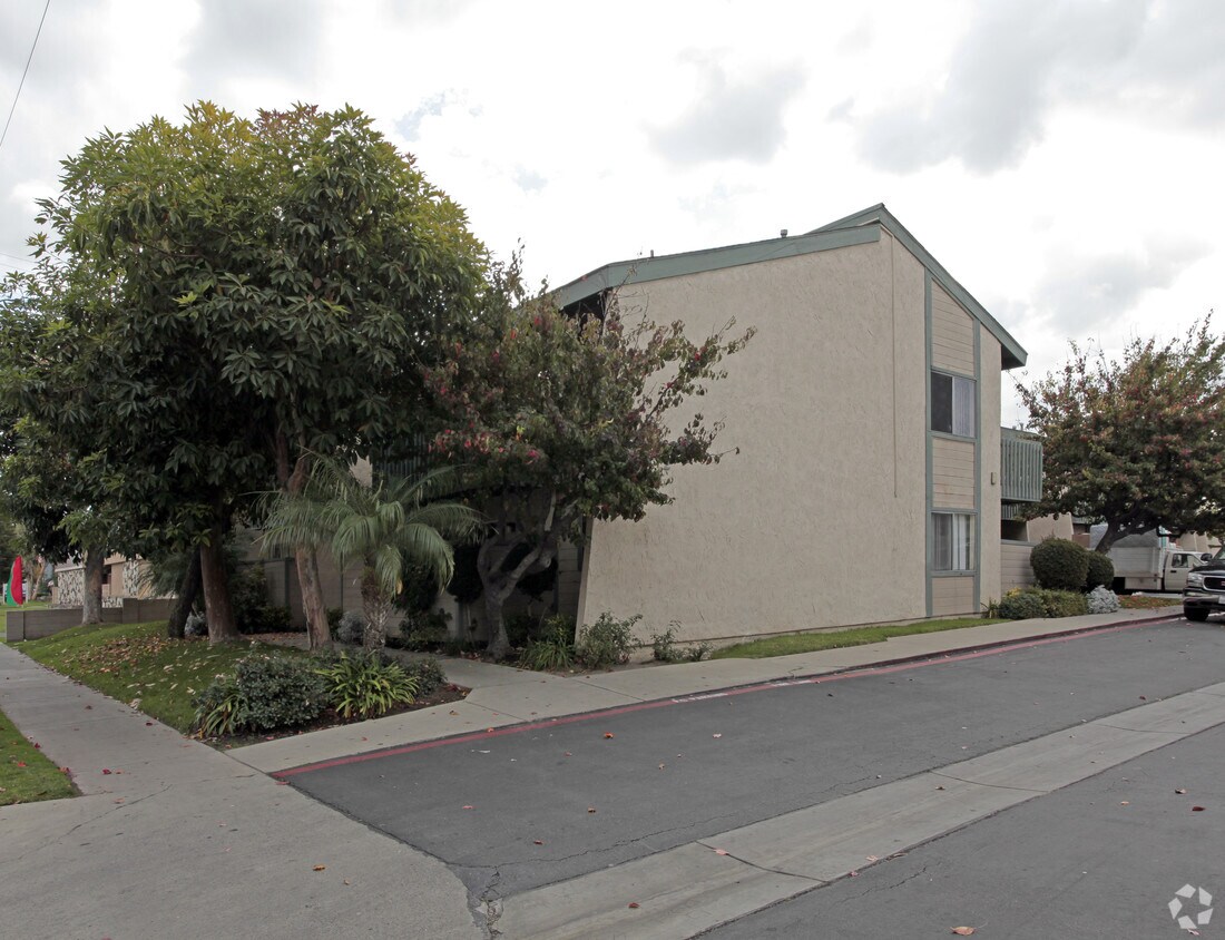Building Photo - 7042 Fenway Dr