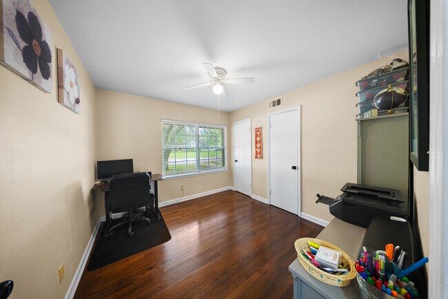 Building Photo - 4802 Kinglet St
