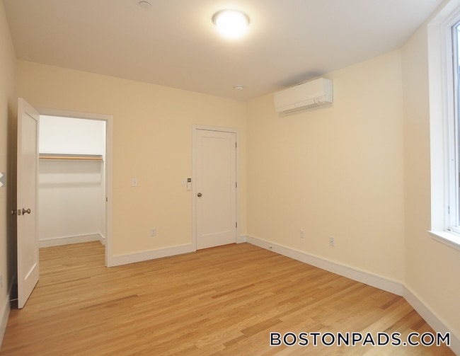 Foto del edificio - 877 Beacon St