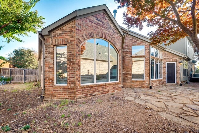 Building Photo - 5650 Travis Dr