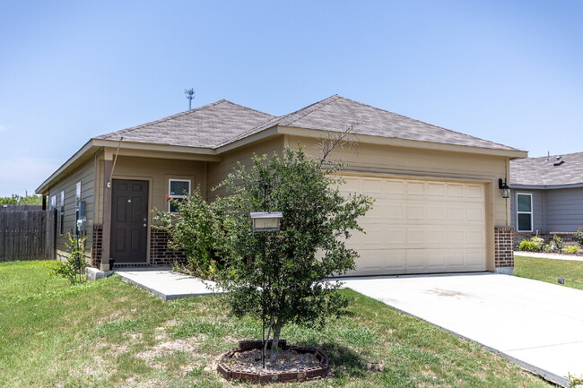 Building Photo - 14615 Stirrup Trce