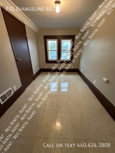 Building Photo - 930 Evangeline Rd