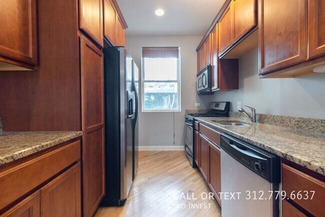 Building Photo - Available 5/1 - Bright 2-bed 1-Bath condo ...