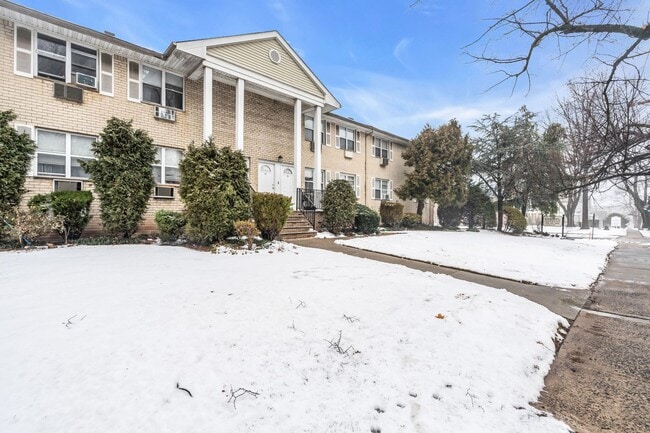 Interior Photo - Cheryl Gardens