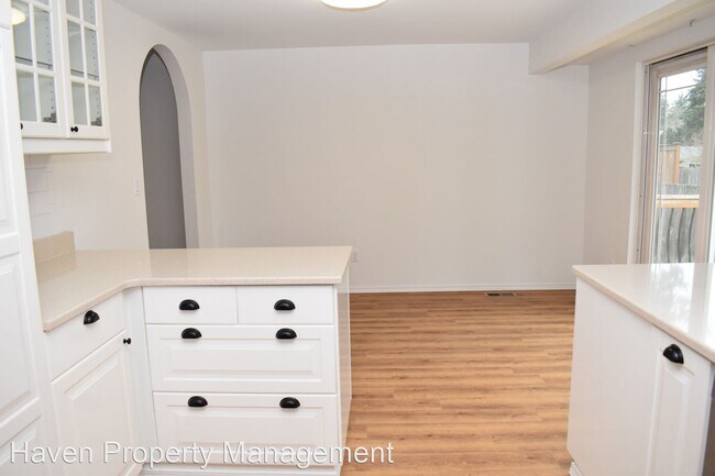 Building Photo - 3 br, 2 bath House - 5101 Sunset Drive W