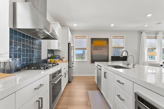 Building Photo - Beautiful Model Home Available Furnished o...