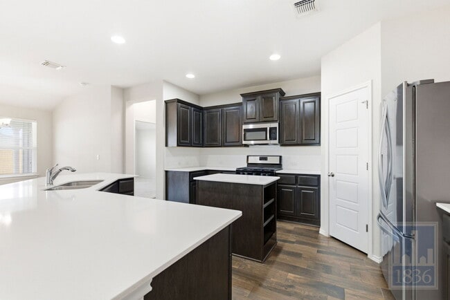 Building Photo - 7800 Vista Mejor Dr