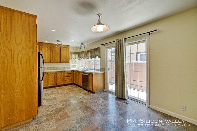 Building Photo - Awesome Home At Santa Teresa Foothills!