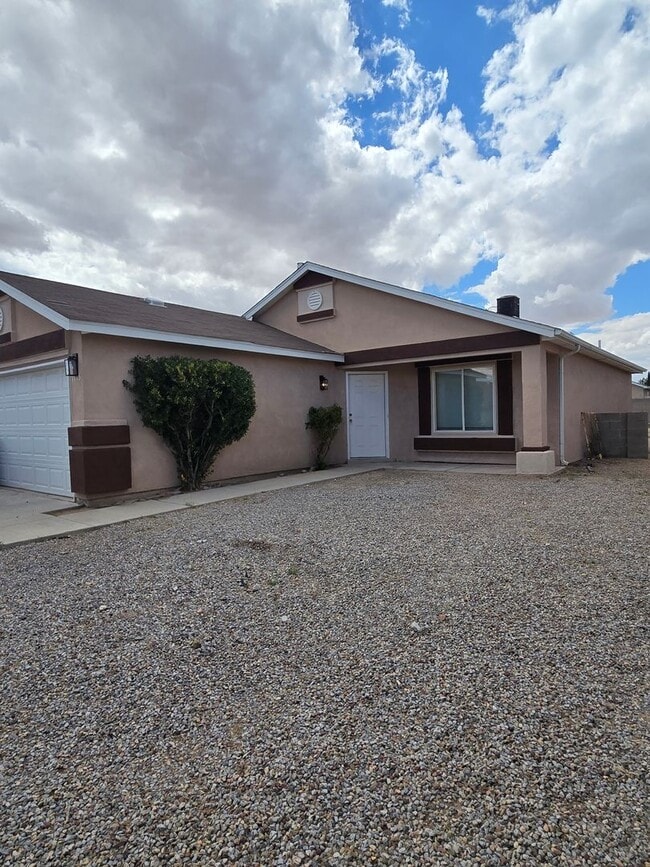 Building Photo - 1715 Desert Ridge Rd SW
