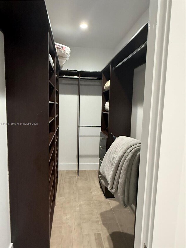 Foto principal - 3231 Salzedo St