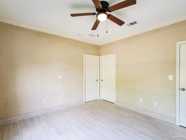 Foto del edificio - 2425 E Johnson Ave