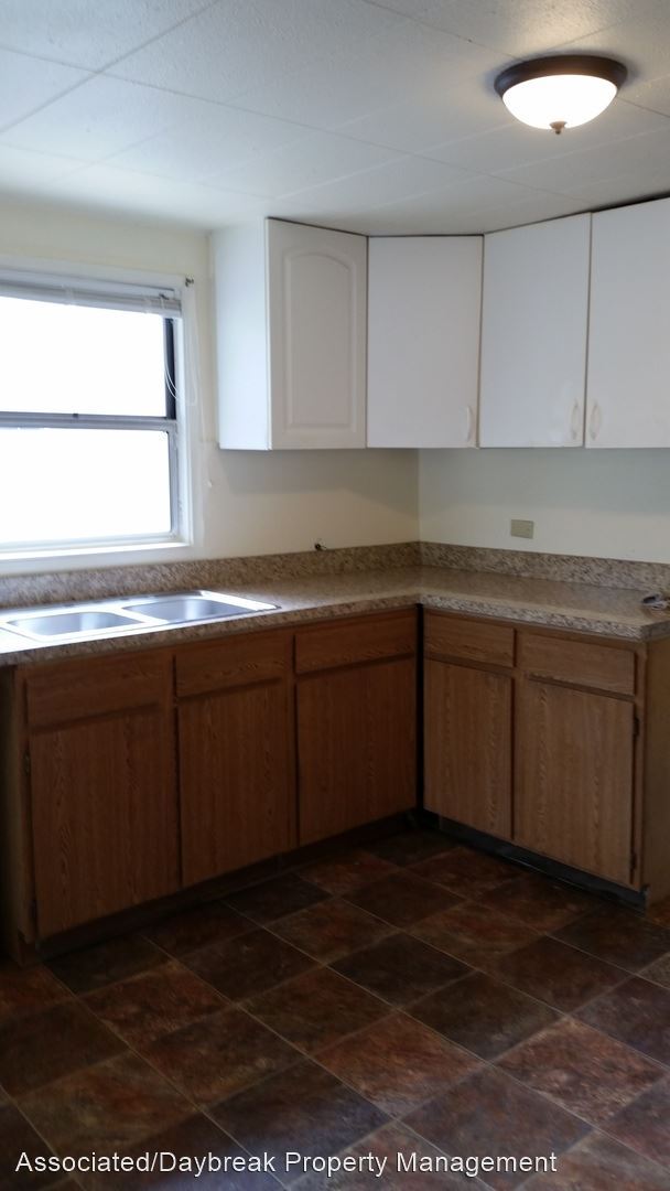 Building Photo - 2 br, 1 bath House - 905 N. Naches Ave