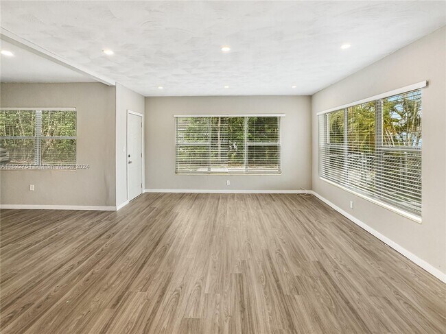 Foto del edificio - 1246 NE 110th Terrace