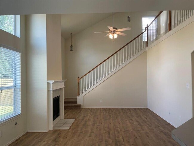 Building Photo - 835 Chase View Dr