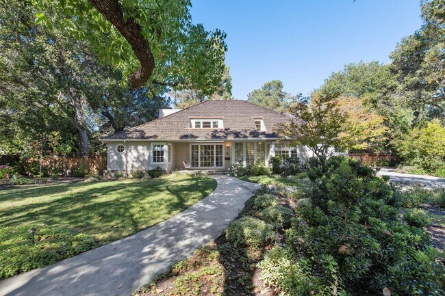 Foto del edificio - Beautifully Appointed Atherton Estate with...
