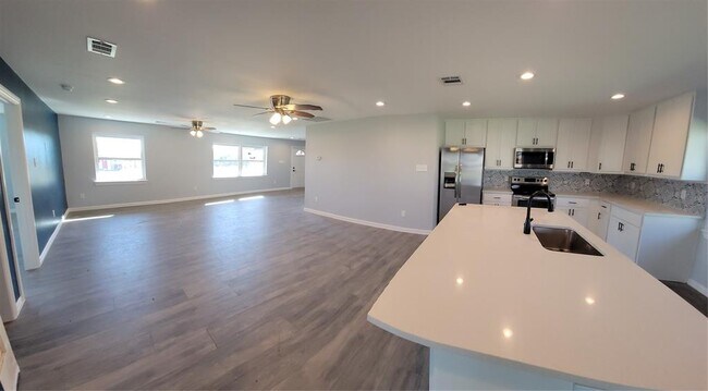 Building Photo - 1012 Highview Dr