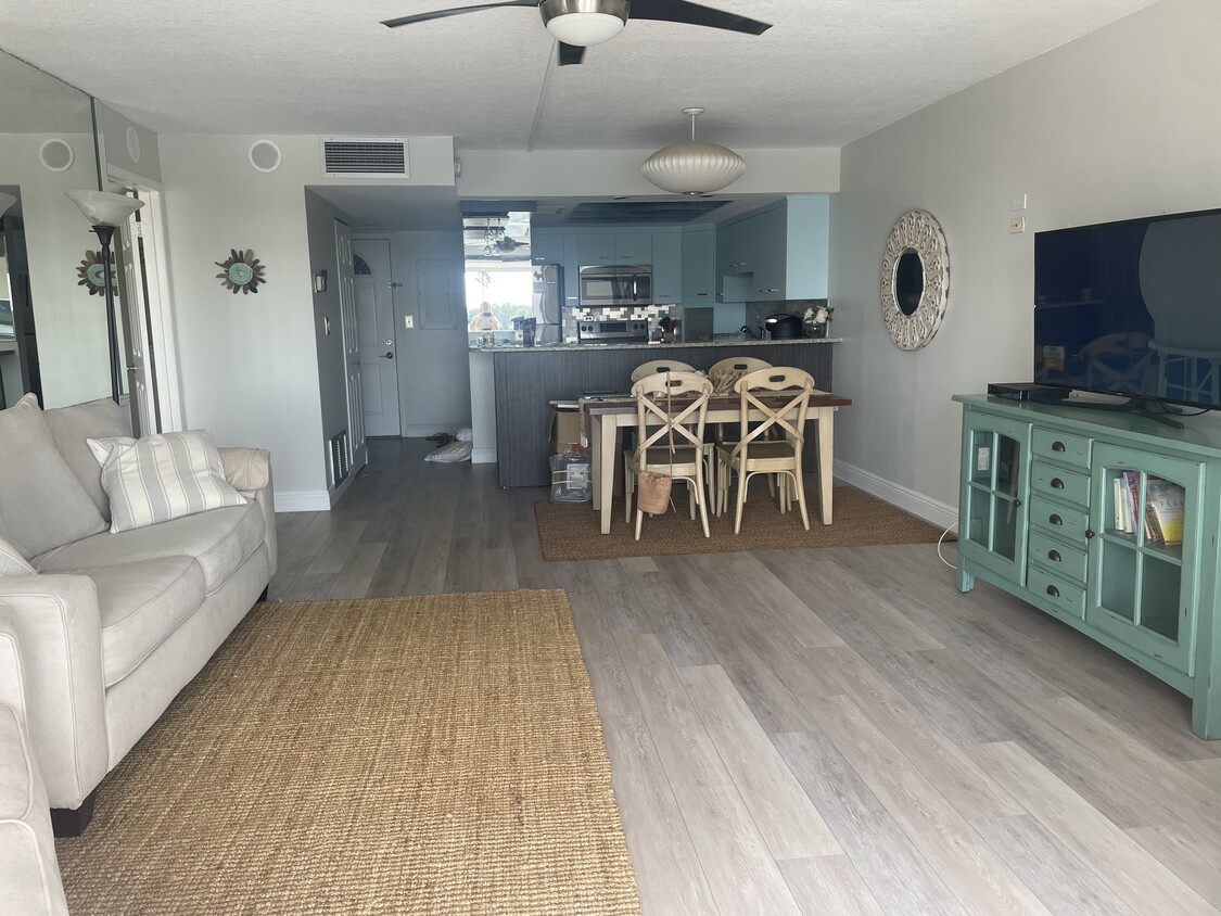 Building Photo - 450 Treasure Island Cswy