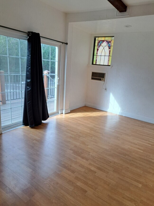 Foto del edificio - 261 Brook Rd