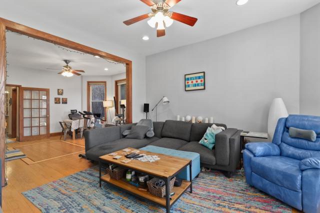 Building Photo - 3 bedroom in Chicago IL 60647