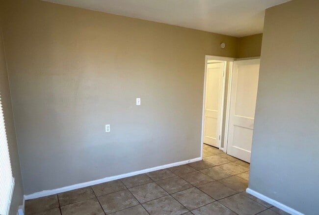 Photo - 1 bedroom 1 bath, Bethany Schools- Now Available House
