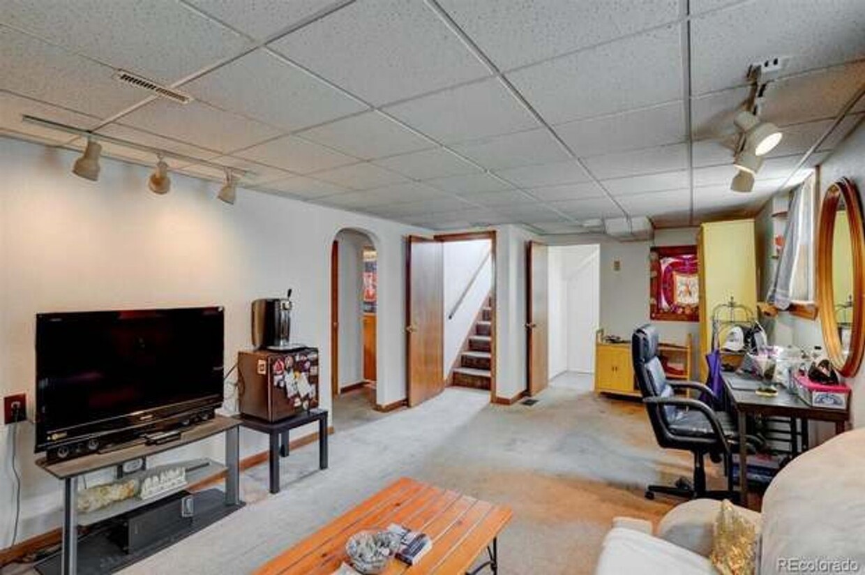 Foto principal - 4 bed 2 bathroom Globeville single family ...