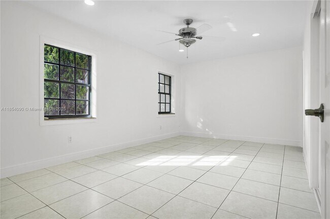 Foto del edificio - 12031 SW 110th St Cir E