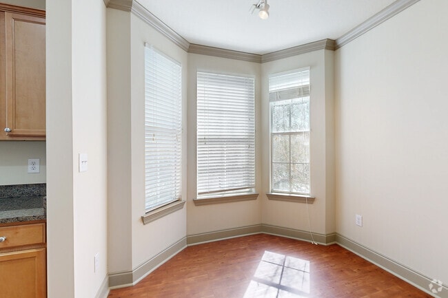 3BR, 2BA - 1,378SF - Dinning Area - The Lakes At Turtle Creek Apartment Homes