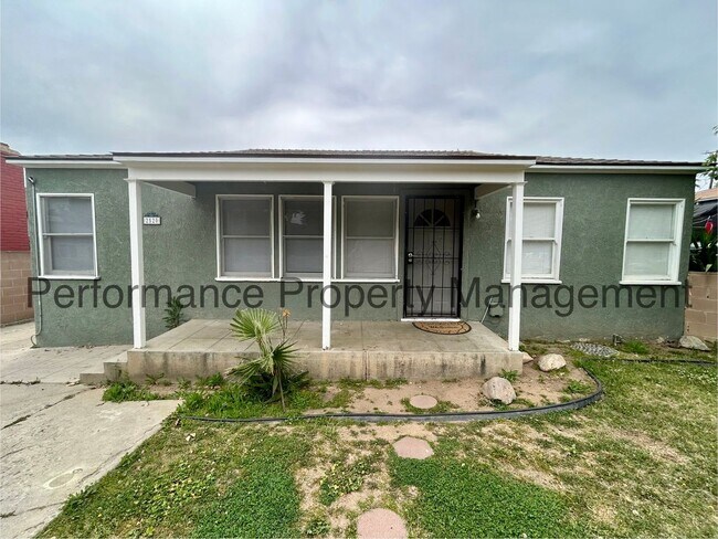 Foto del edificio - Charming 3 Bed/2 Bath NE Bakersfield Home w/ RBP & $0 Deposit Option