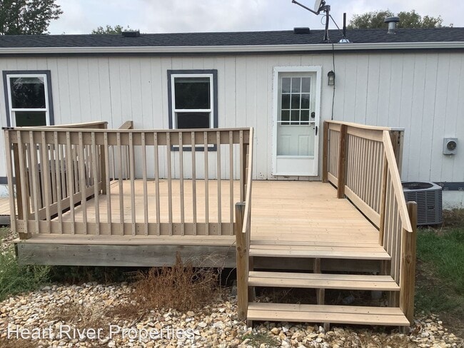 Building Photo - 3 br, 1 bath House - 3258 110S Ave SW
