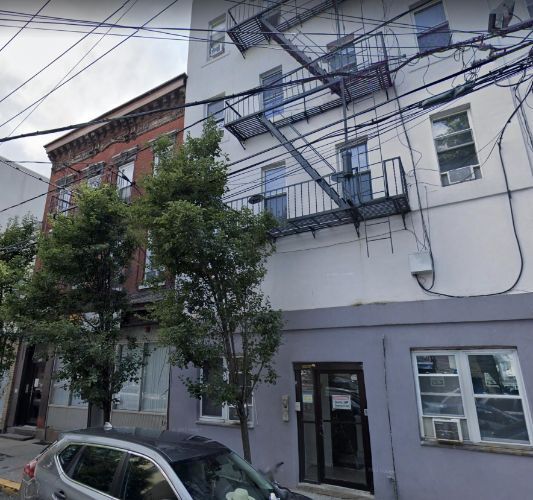 Building Photo - 323 37th St