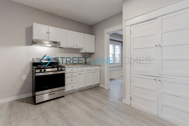 Foto del edificio - NOW OFFERING $250 OFF THE FIRST FULL MONTH...
