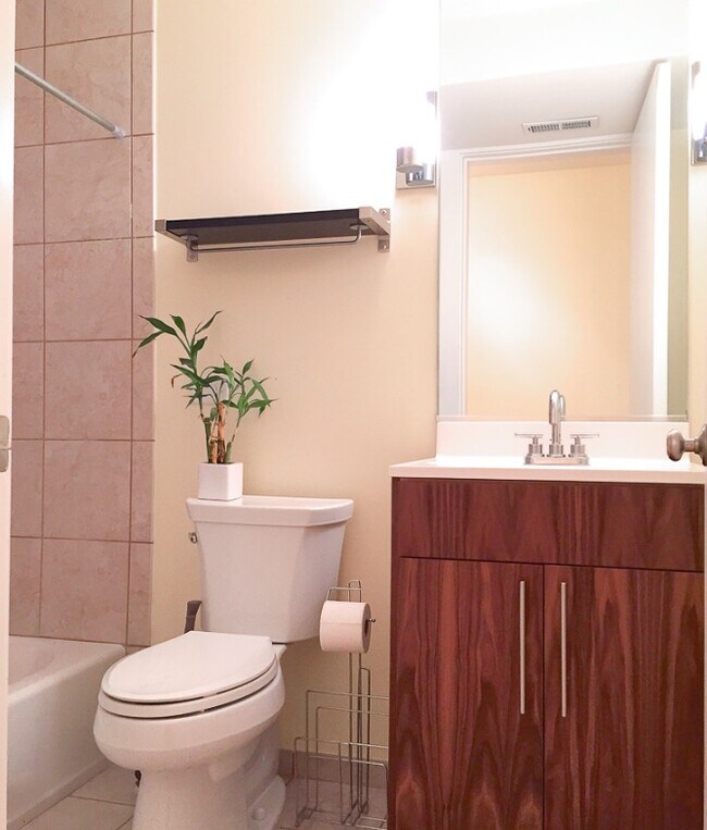 Foto del edificio - 1462 W Catalpa Ave