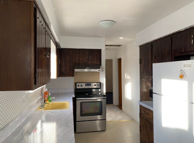 KITCHEN - 436 Sussex St